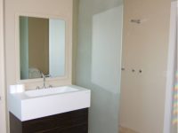 We Provide Modern and Stylish Bathroom Glass Solutions